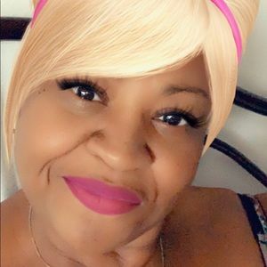 Meet your Posher, Rolanda